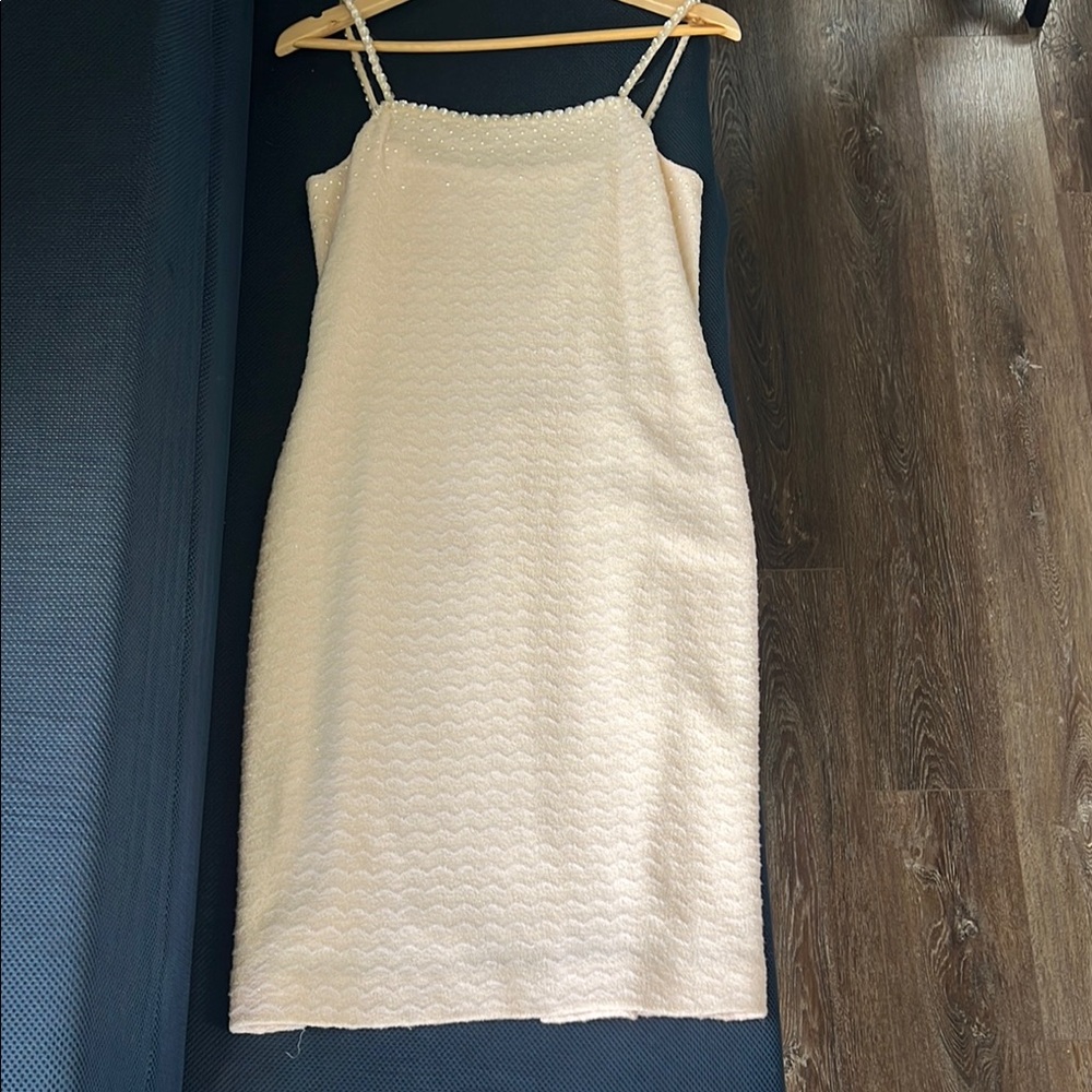 VINTAGE elegant Cream Sleeveless Dress
St. John couture by Marie Gray 
Gorgeous